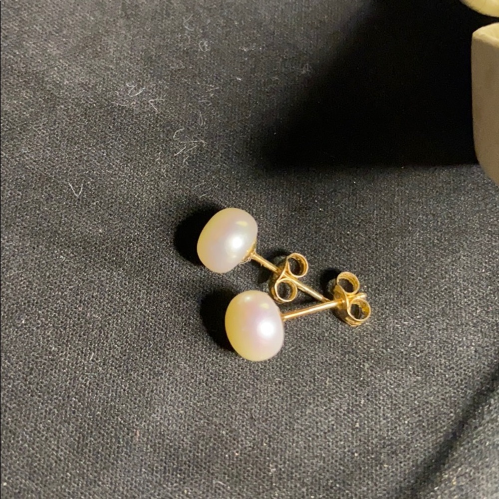 Real Pearl earrings with gold posts